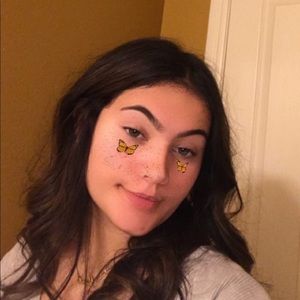 Meet your Posher, Alexis